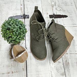 Nautica Vaeda olive and tan wedges